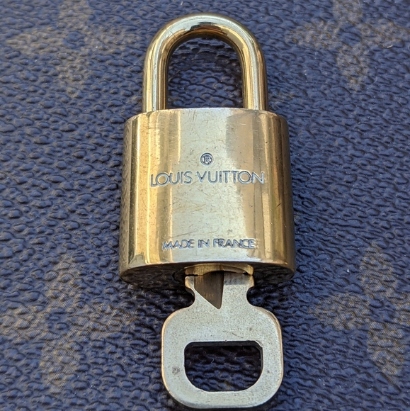 ⭐ #301 vintage Louis Vuitton padlock and ke - Picture 4 of 5